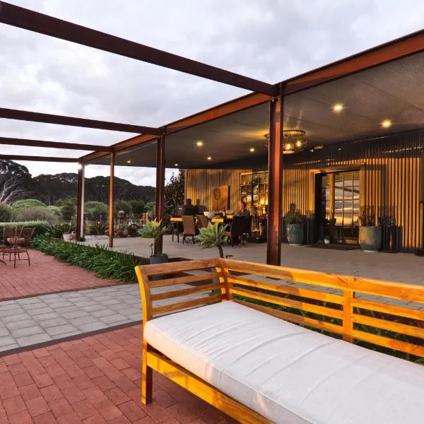 The Rusty Kangaroo Hideaway - Ocean-View Couples Retreat - Hosted BBQ، فندق في بنيشو