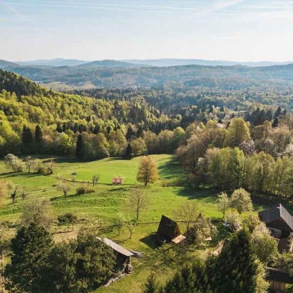GLAMPING BRUNDO - Tents and Cottage with SAUNA & JACUZZI, hotel Kostel városában