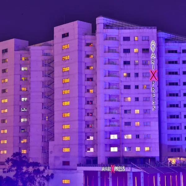 Avari Xpress Gulberg, готель у Лахорі