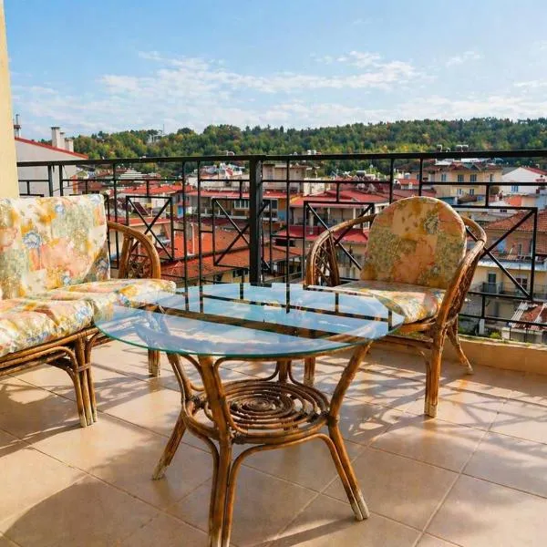 Central Grevena Retreat with Mountain Views, hotell i Grevena