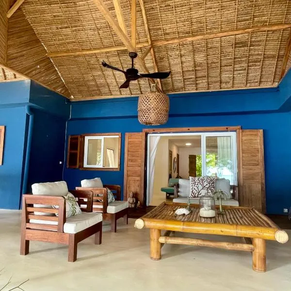 RAVENALA Lodge, Bungalow et Villa sur plage privée, hotel di Ile aux Nattes