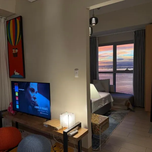 Luxury 1 Bedroom Facing Manila Bay Sunset Near Okada Airports MOA, hotel di Manila