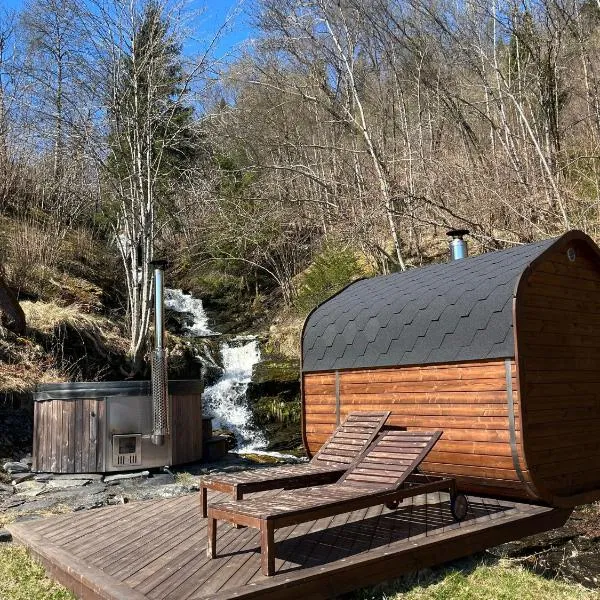 Spa Villa - Sauna, Hot Tub & Private Waterfall, hotel in Vossevangen