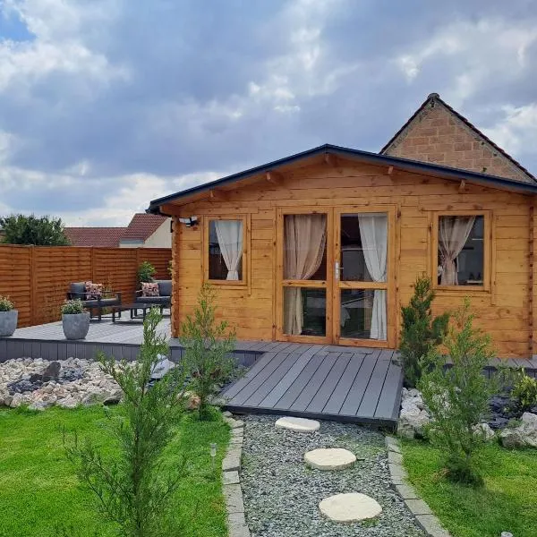 Chez IZZA - chambres ou chalet au calme, hotell sihtkohas Poulainville