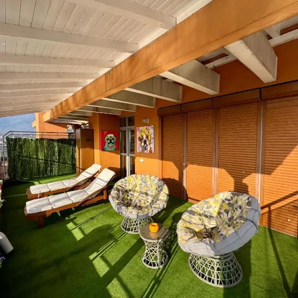 Best View Rooftop Terrace 2-BDR by BulgarianHomes, hotel a Sofia
