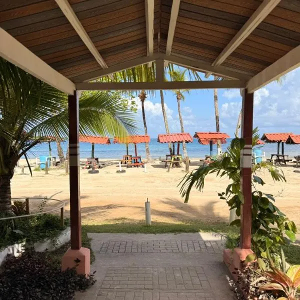 Vicina Maris Beach Lodge, готель у місті María Chiquita