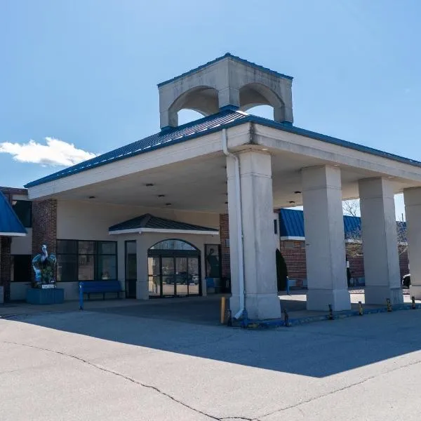 Coratel Inn and Suites By Jasper Lacrosse: La Crosse şehrinde bir otel