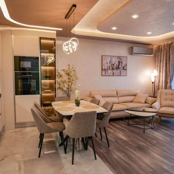 The Sunrise and the Sunset Apartment - Luxury 2BR Apartment with Mineral Pool & Parking, хотел във Варна