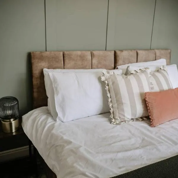 Room 1 at The Firs โรงแรมในBackwell