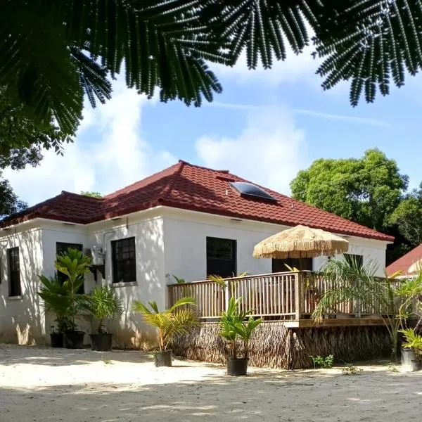 The Pilot House - Private 4 Suite Retreat Sleeps 8: Rock Sound'da bir otel