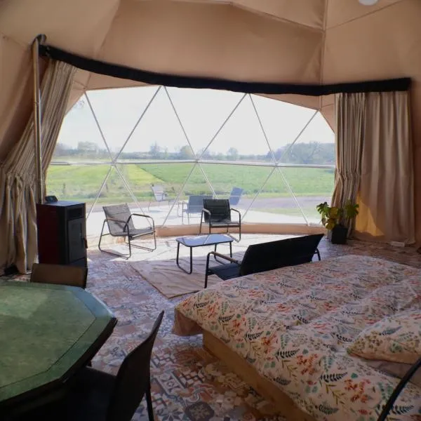 Nuit Insolite dôme Reinette tout confort、Châtenoisのホテル