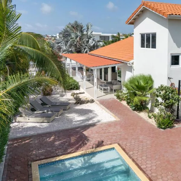 Tropical villa Curoyal near the beach, hotel u gradu Jan Thiel
