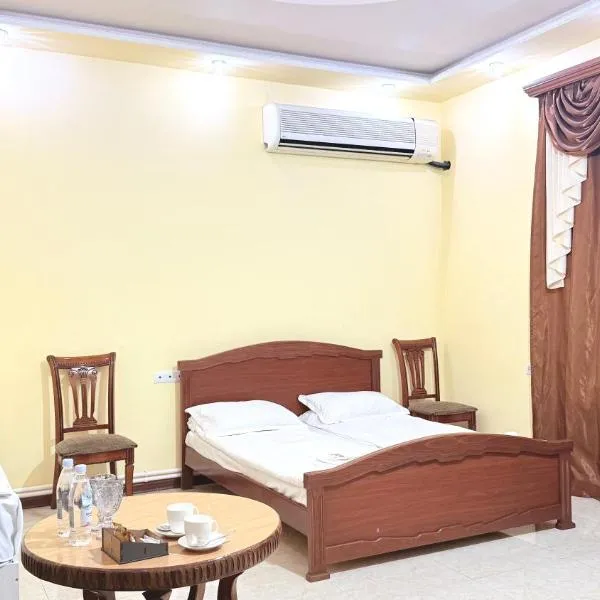 Garden EVN Airport 5 min from Airport, hotelli kohteessa Pʼarakʼar