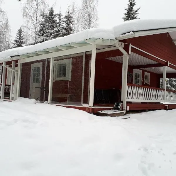 Kuikka Seetaucher-villa by the crater lake, готель у місті Varpaisjärvi