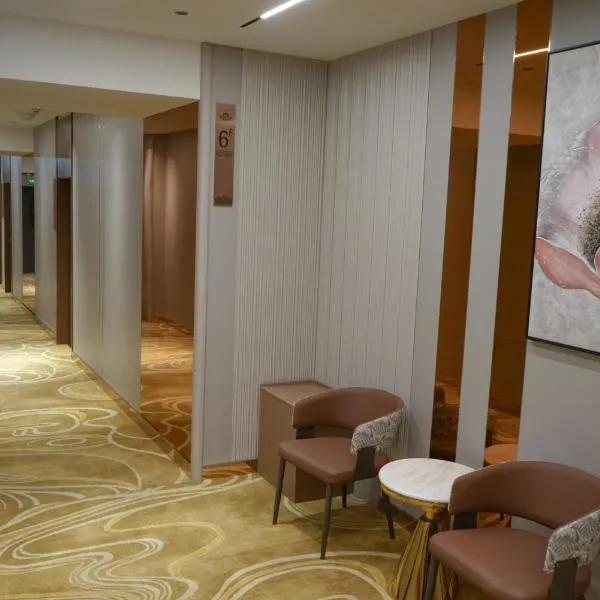 Mountain Hotel Mongolia, hotel di Dund-Us