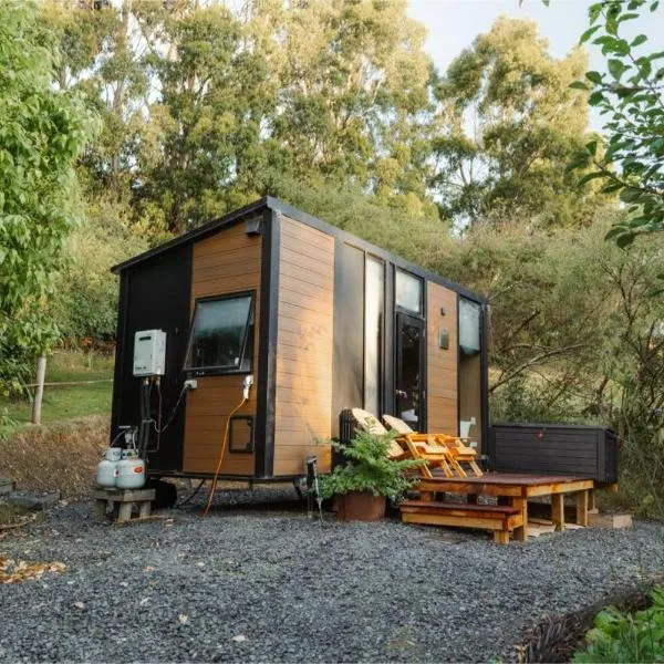 Tranquility Tiny House by Tiny Away, hotel Owakában