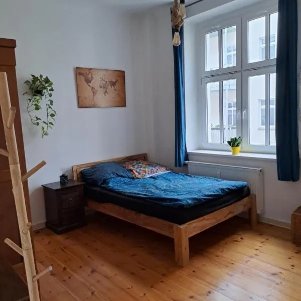 Sonnige und ruhige Altbauwohnung in Friedrichshain, hotell i Berlin