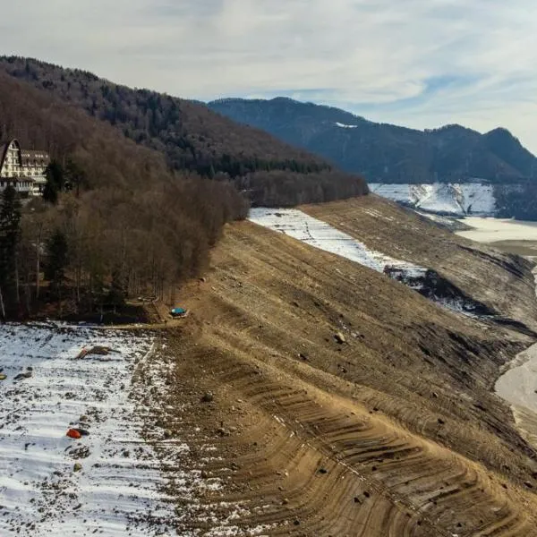 Hotel Valea cu Pesti โรงแรมในCăpăţîneni-Ungureni