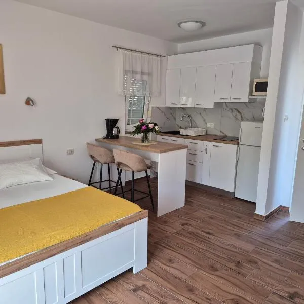 Rab में, होटल Apartments Ivanovski