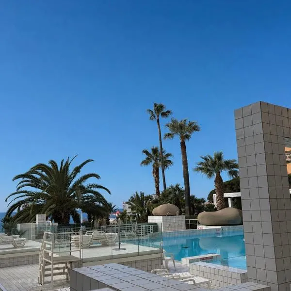 Monaco, elegant apt ideal for 2 with Luxury Terrace, Pool & Garden View, 15min walk to GP, hotel u Monte Carlu