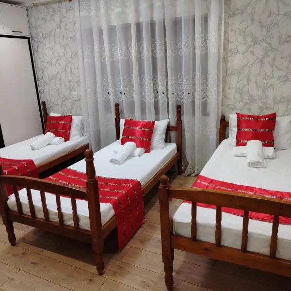 Sayora Guest House, hotel i Khorugh