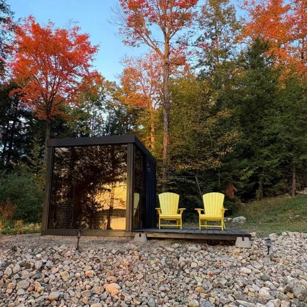 Waterfront Algonquin Retreat,Hot Tub & Sauna, viešbutis mieste Barrys Bay