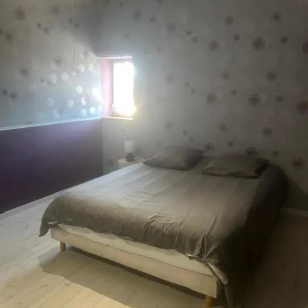 Au Petit Bouchon – hotel w mieście Le Breuil