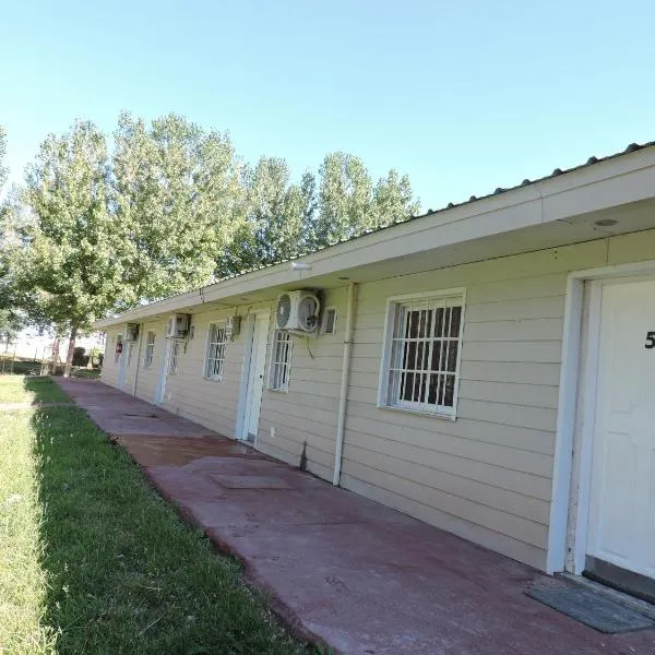 Complejo Ruta 5, hotel u gradu Rincon de los Sauces