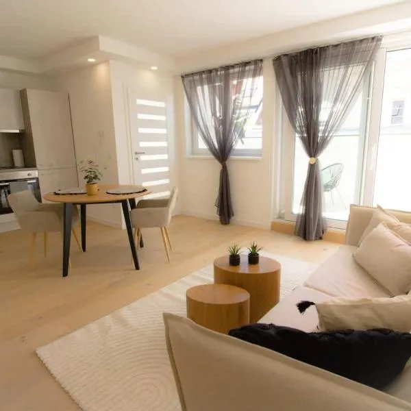 Cozy Central Apartment with Wooden Accents & Terrace l JOS16, Hotel in Wien
