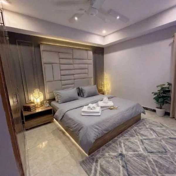 Islamabad Luxury 2BR Apartment Comfort & Style, ac, Netflix!, hotel di Islamabad