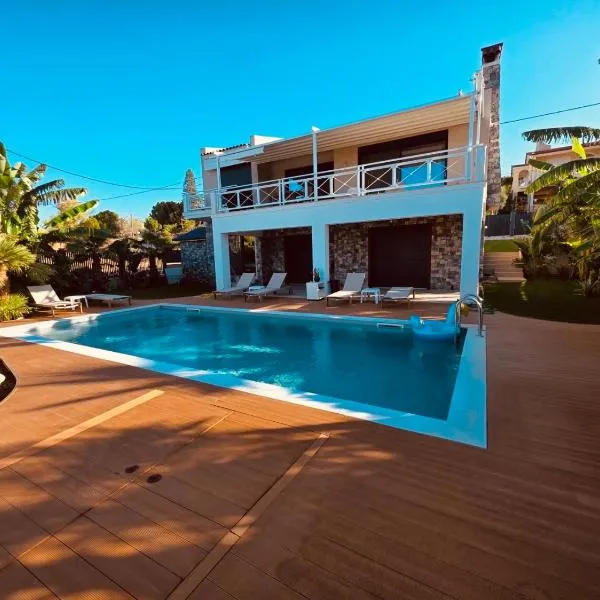 Romantic Pool Suite with Sea View Rastoni, hôtel à Melíssion