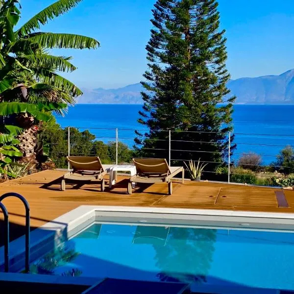 Cozy Romantic Studio with Pool & Sea View Rastoni, hôtel à Melíssion