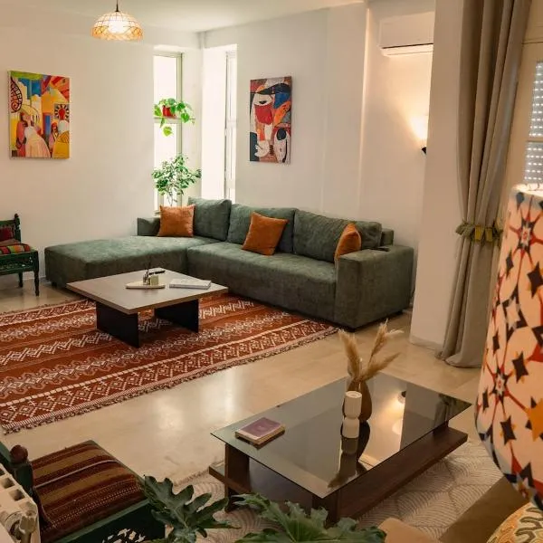 Appartement spacieux et chaleureux sur Hedi Nouira,艾爾亞奈的飯店