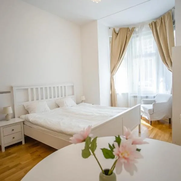 Beautiful Apartment by Stromovka Park – hotel w Pradze