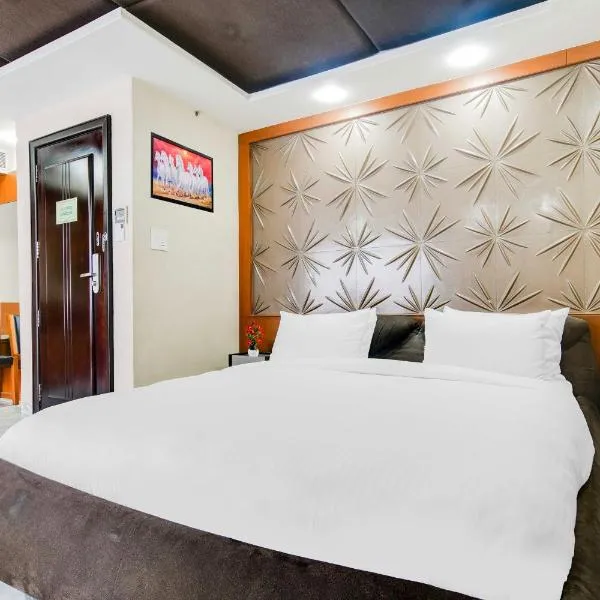 Palette by CheckIn Chappan Market Indore Formerly Sapphire Star, hotel em Indore