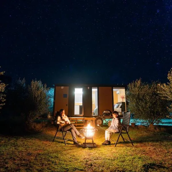 The Little Grove Retreat by Tiny Away, hotel i West Wyalong