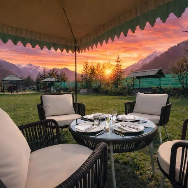 Hotel The Himalayan Riverside - Most Awarded Property of Manali 2025-26, hotel en Manali