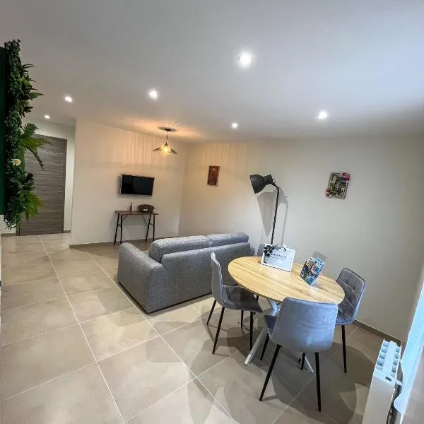 La Maison du Coin - T2 confortable, parking privée、Choiseyのホテル