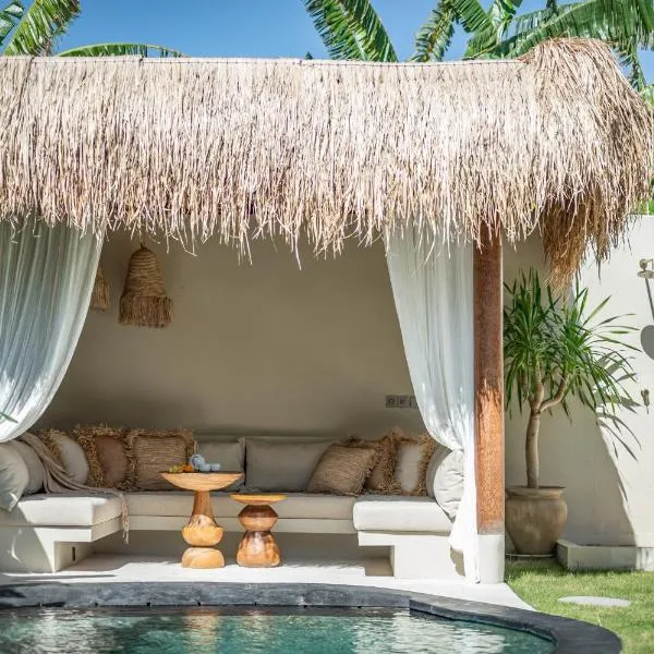 Tuntas Estate - 3 Bedroom Villas with Pools - Central Seminyak, hotel a Seminyak