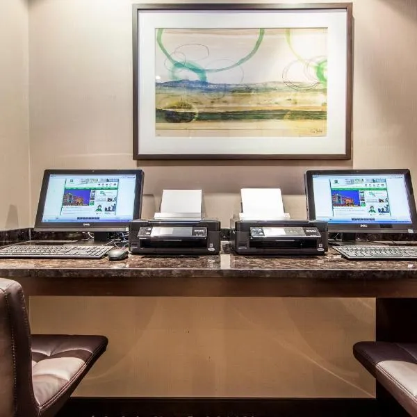 Holiday Inn Laval Montreal by IHG, hotel di Laval