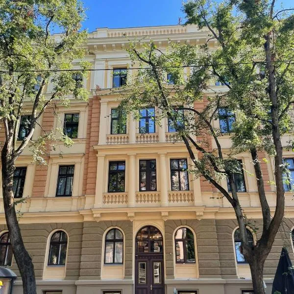 Alunana LUX & Jakuzzi in Quiet centre - 1870's, Near Parks & Old Town، فندق في ريغا