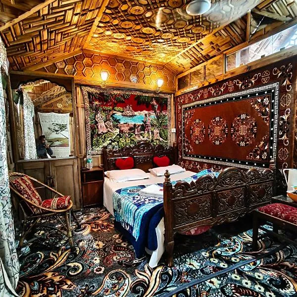 Houseboat young Minar, hotel v destinácii Srinagar
