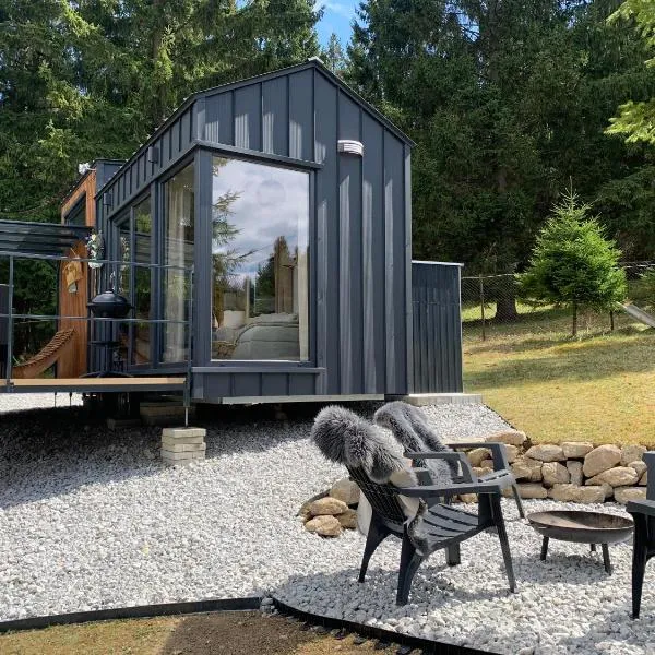 Na samote u Noemi, hotel in Komjatná