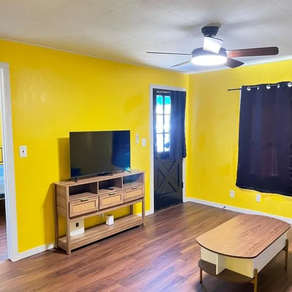 Pet friendly Newly renovated Two bedroom Property in Central Okc, hotel v destinaci Oklahoma City