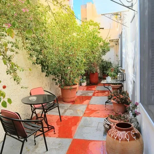 Acropolis Stone-built charming lodging 70 sq m, khách sạn ở Athens