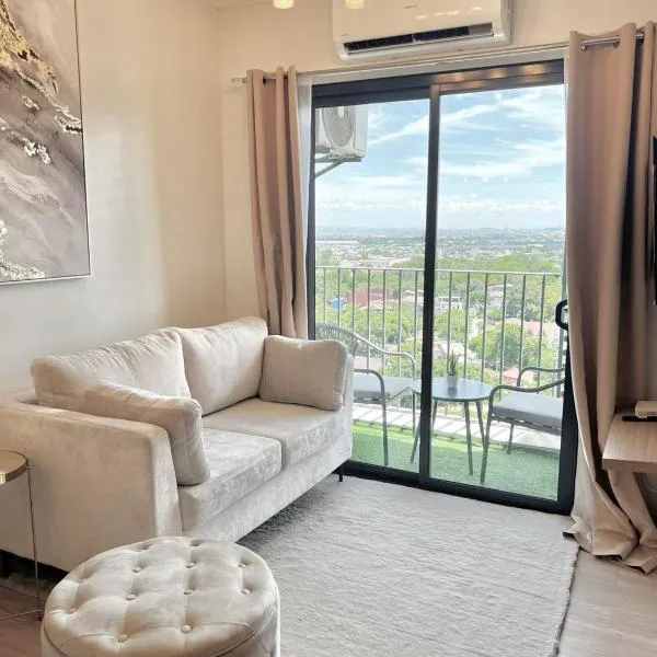 NEW! The Hive Residences - 1BR with Balcony & FREE Parking at Casa Arbo, מלון בTaytay
