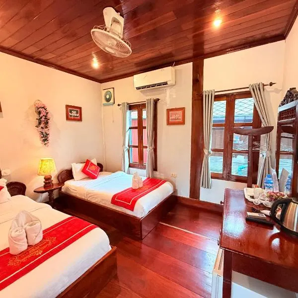 Villa Ouis NamKhan River View, hotel u gradu Luang Prabang