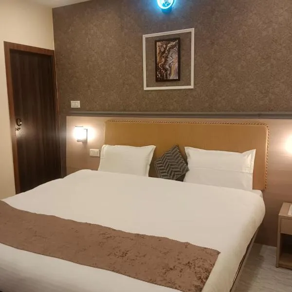 Hotel Tropical Inn near Downtown, hotel em Guwahati