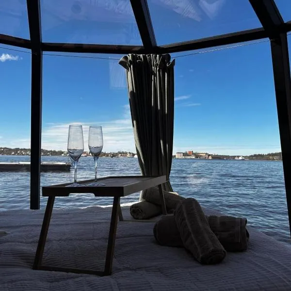 Stockholm Archipelago Igloo Hut، فندق في Tynningö