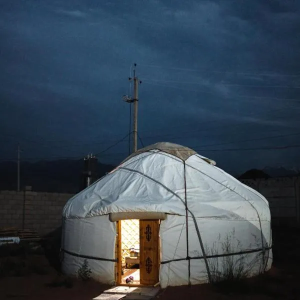 Tong에 위치한 호텔 Guest house and Yurt camp "Ailuu"